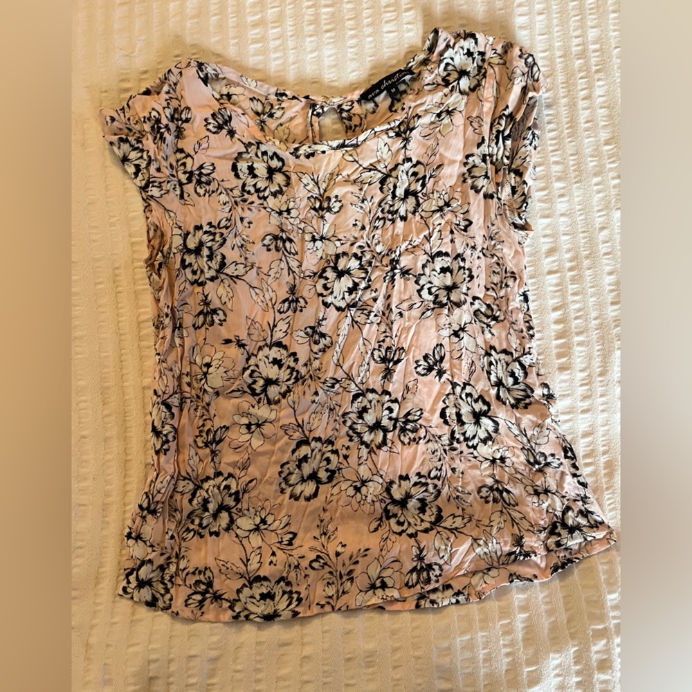 Ava Christine Med Rayon Top with small Cap sleeve, flattering with black pants